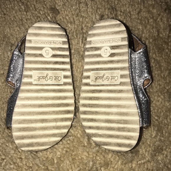 Cat & Jack sparkly silver sandals size 5 Velcro closure 💗 - Picture 3 of 5